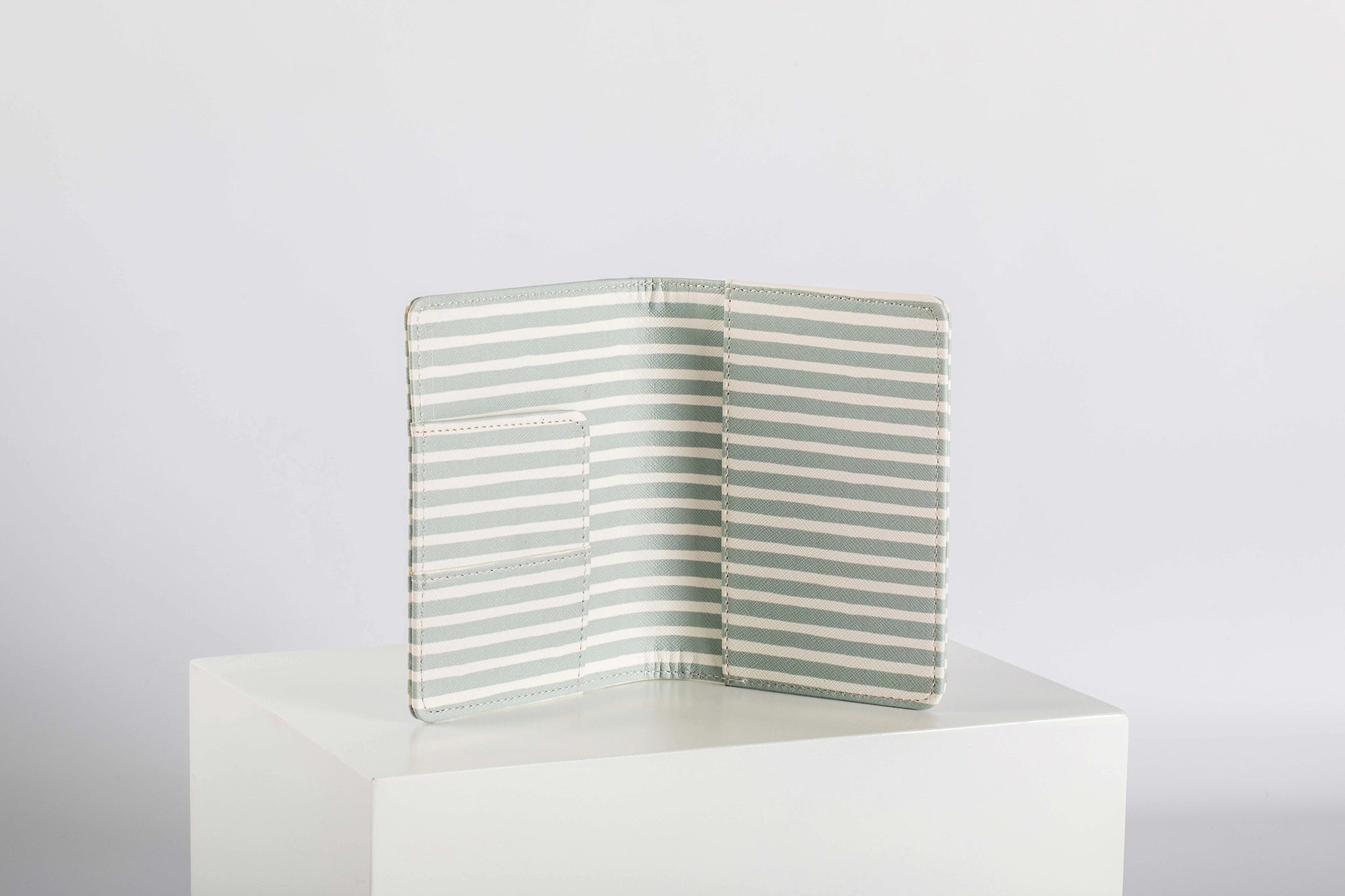Underwater Wonderland Passport Sleeve