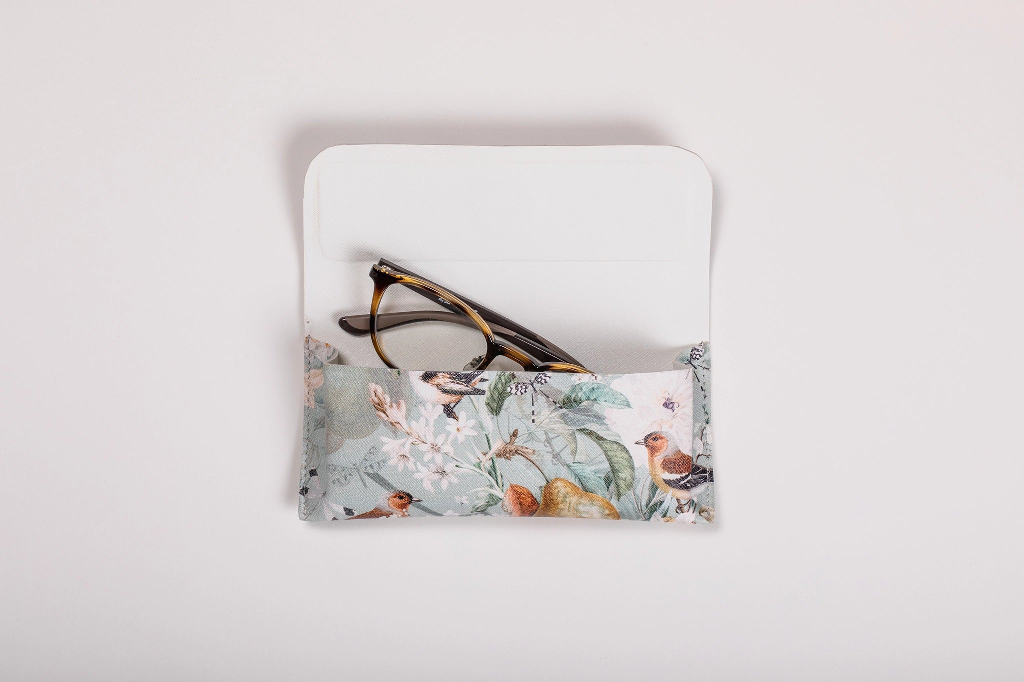Timeless Charm Spec Case