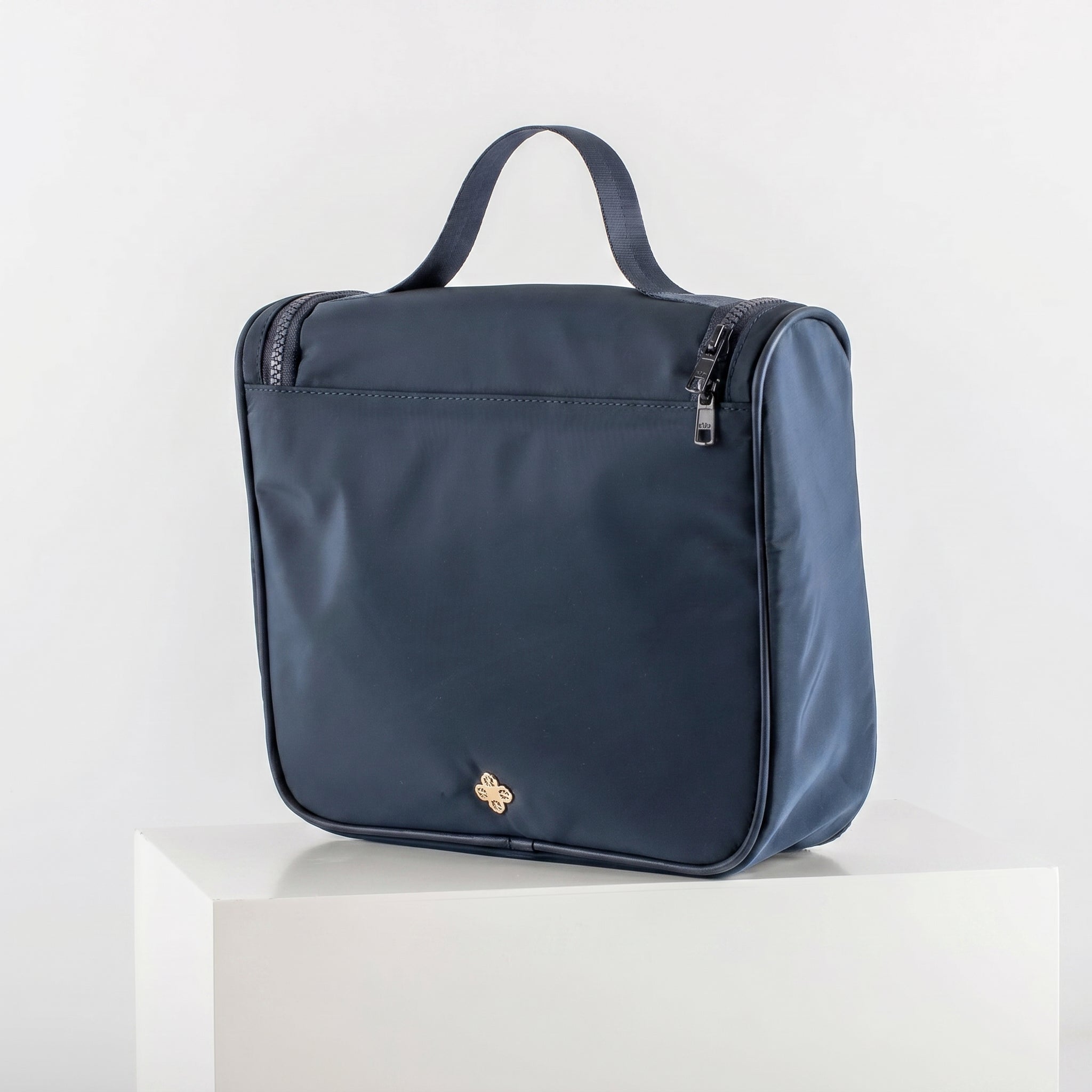 Back To Basics Hanging Travel Kit